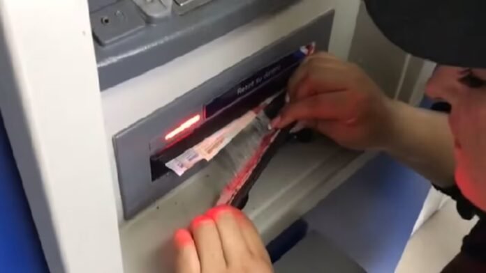 San Gil: la policía aborta un importante hurto con una tarjeta clonada